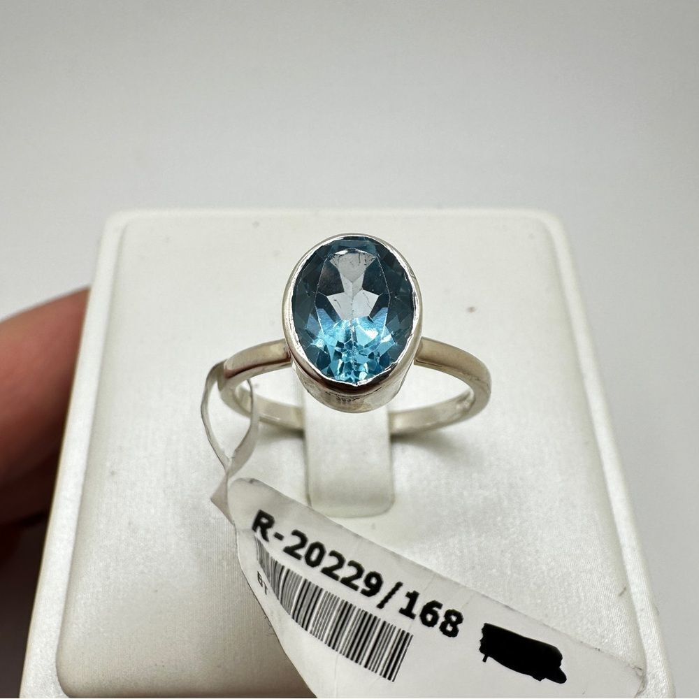 NWT 7x9mm oval cut‎ Swiss Blue Topaz solitaire ring in solid sterling silver!